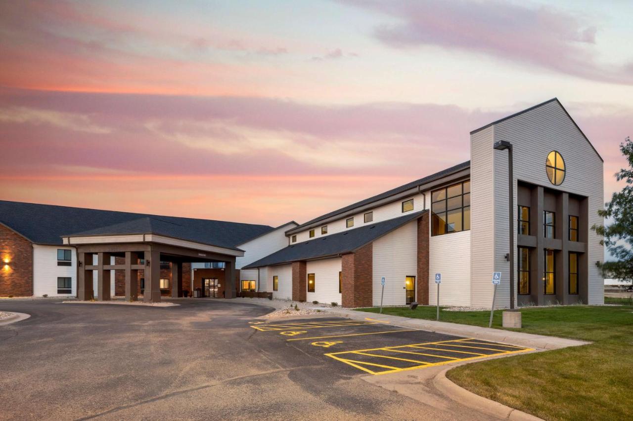 Best Western Watertown Inn & Suites Eksteriør billede