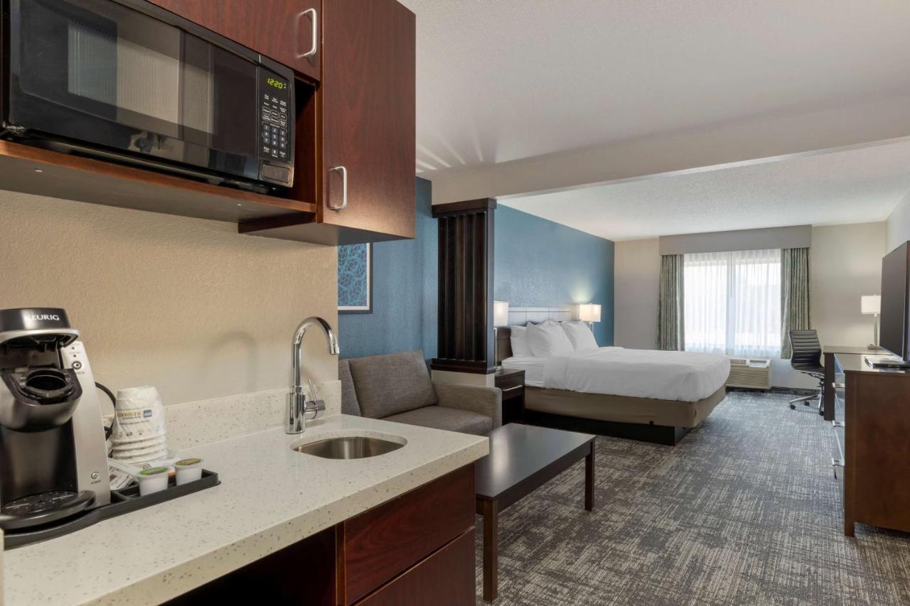 Best Western Watertown Inn & Suites Eksteriør billede